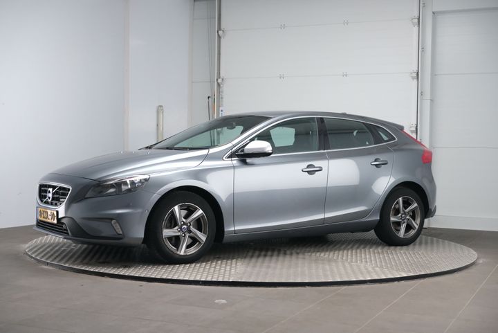 VOLVO V40 2014 yv1mva851f2207412