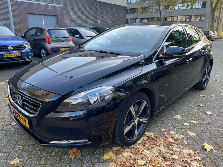 VOLVO V40 2014 yv1mva851f2209541