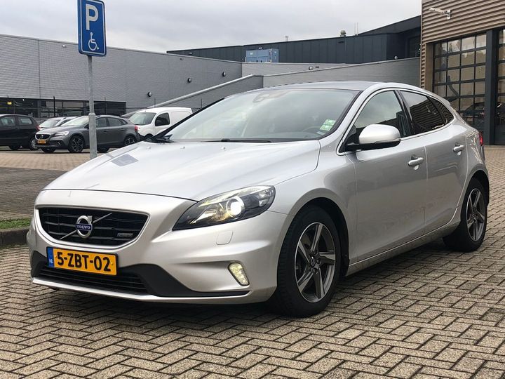 VOLVO V40 2014 yv1mva851f2211246