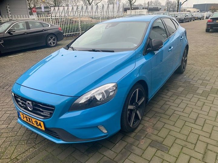 VOLVO V40 2014 yv1mva851f2212704