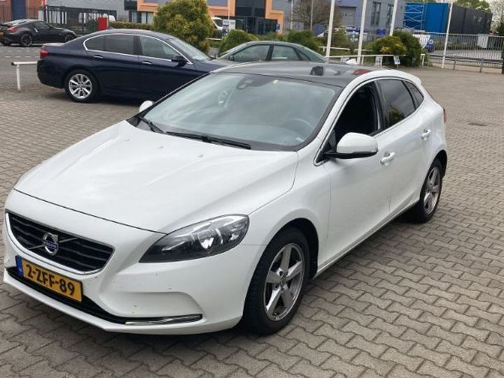 VOLVO V40 2014 yv1mva851f2218978