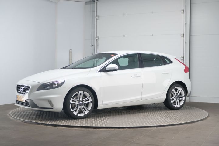 VOLVO V40 2014 yv1mva851f2221038