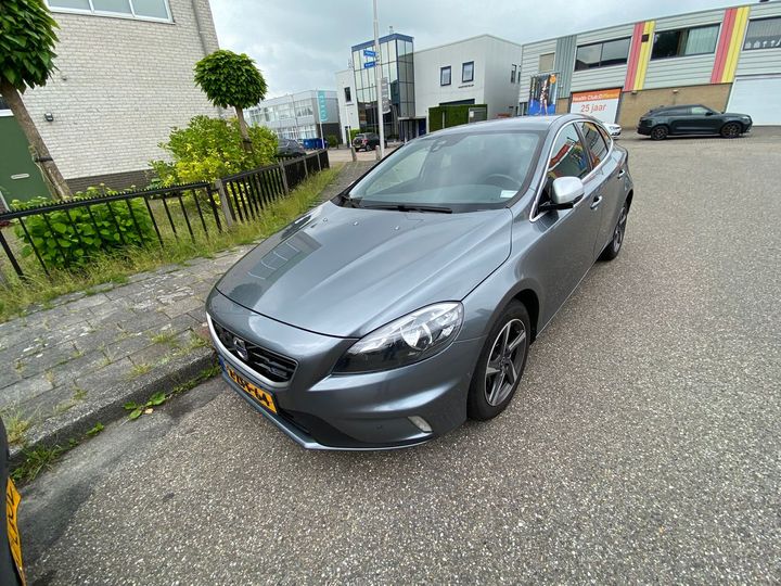 VOLVO V40 2014 yv1mva851f2221095