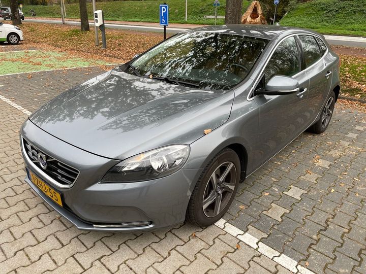 VOLVO V40 2014 yv1mva851f2224664