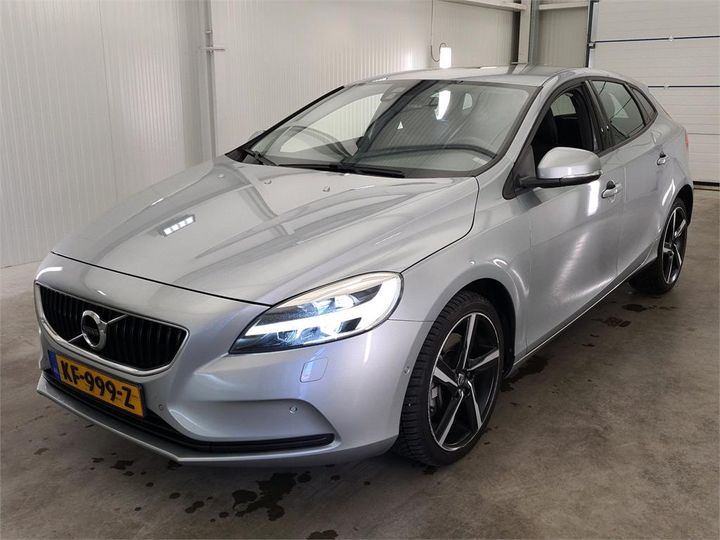 VOLVO V40 2016 yv1mva881h2382317