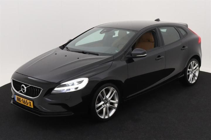 VOLVO V40 2017 yv1mva881h2424392