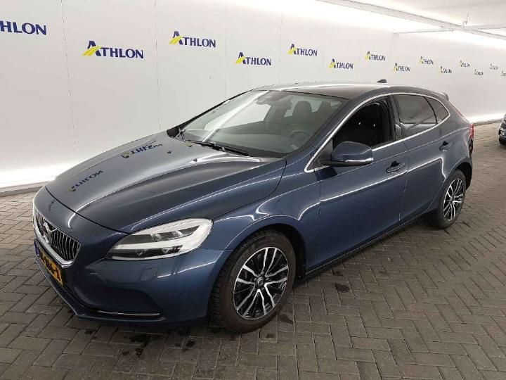 VOLVO V40 2017 yv1mva881h2426184