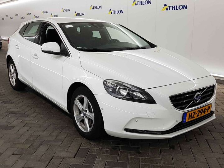 VOLVO V40 2016 yv1mva88dg2320612