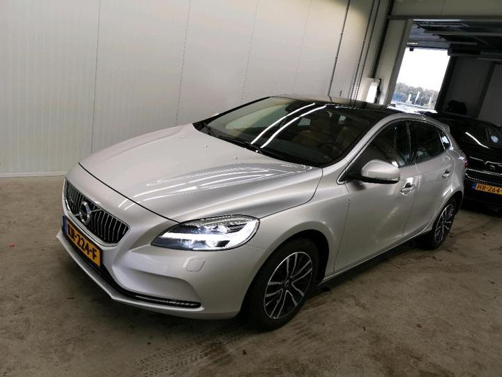 VOLVO V40 2016 yv1mva88dh2398408