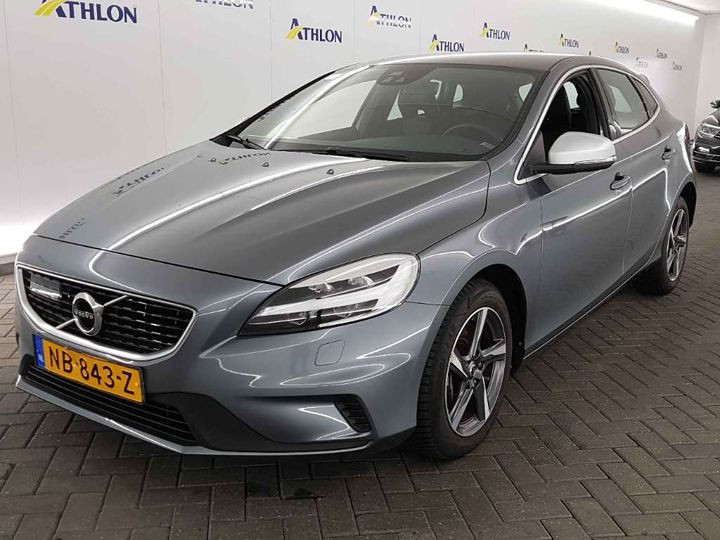 VOLVO V40 2017 yv1mva88dh2415834