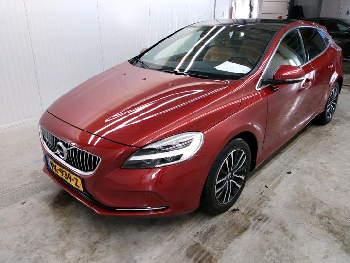 VOLVO V40 2017 yv1mva88dj2458001