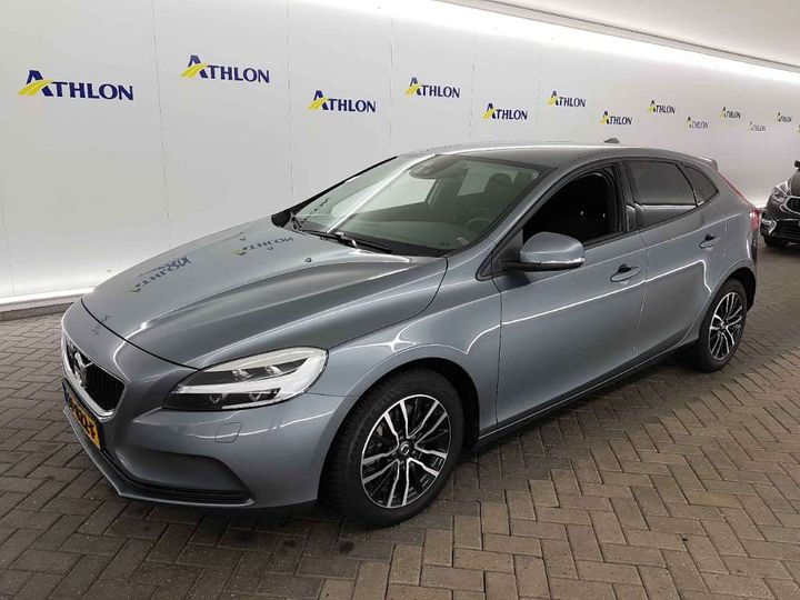 VOLVO V40 2018 yv1mva88dj2513924