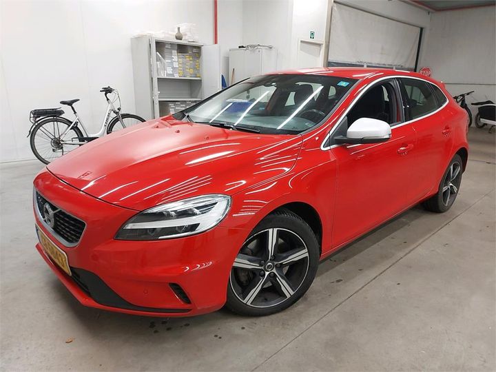 VOLVO V40 2018 yv1mva8ldj2498401