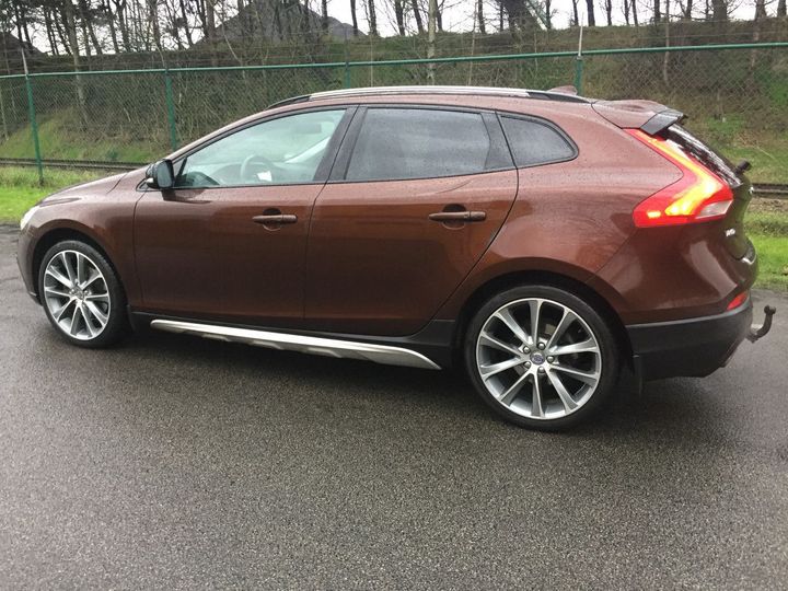 VOLVO V40 CROSS COUNTRY 2015 yv1mz37l1g2090814