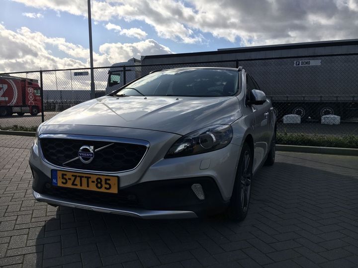 VOLVO V40 CROSS COUNTRY 2015 yv1mz485bf2064674