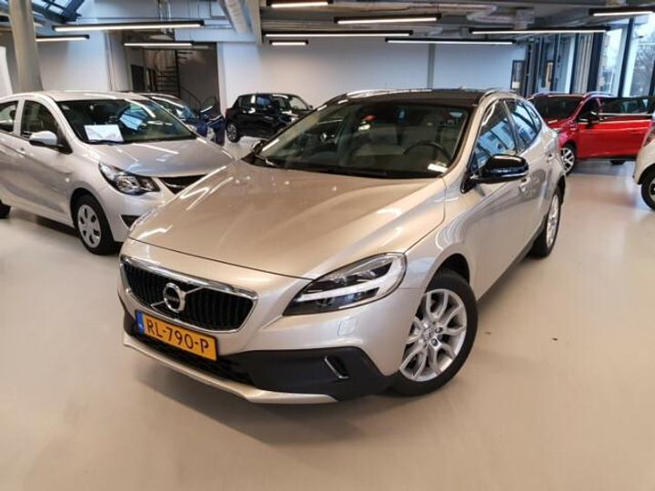 VOLVO V40 2018 yv1mz74l0j2150939