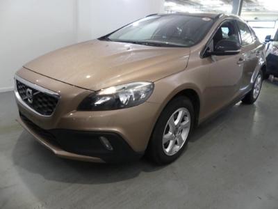 VOLVO V40 CROSS COUNTRY DIESEL 2015 yv1mz74l1g2091310