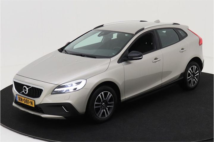 VOLVO V40 2018 yv1mz74l1j2147702