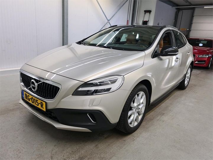 VOLVO V40 2017 yv1mz74l1j2148901