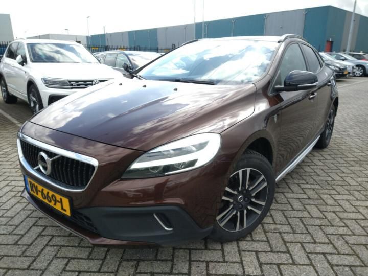 VOLVO V40 2018 yv1mz74l1j2153840