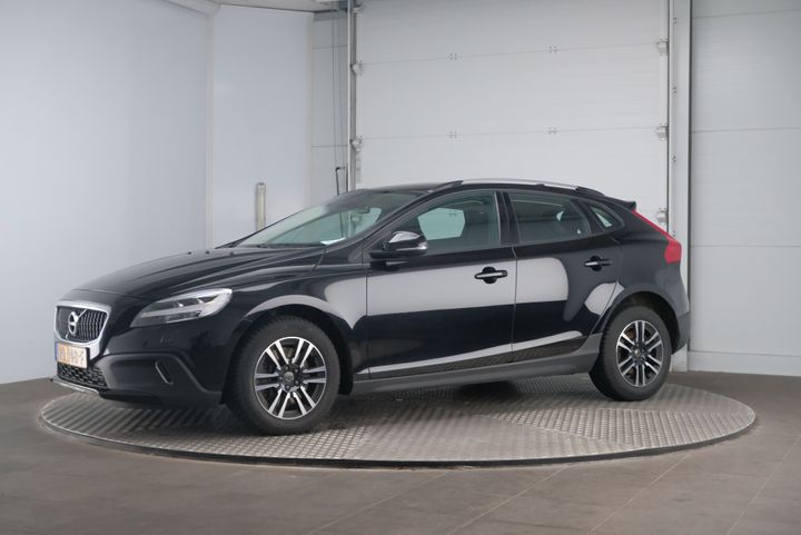 VOLVO V40 CROSS COUNTRY 2017 yv1mza8l1j2147366