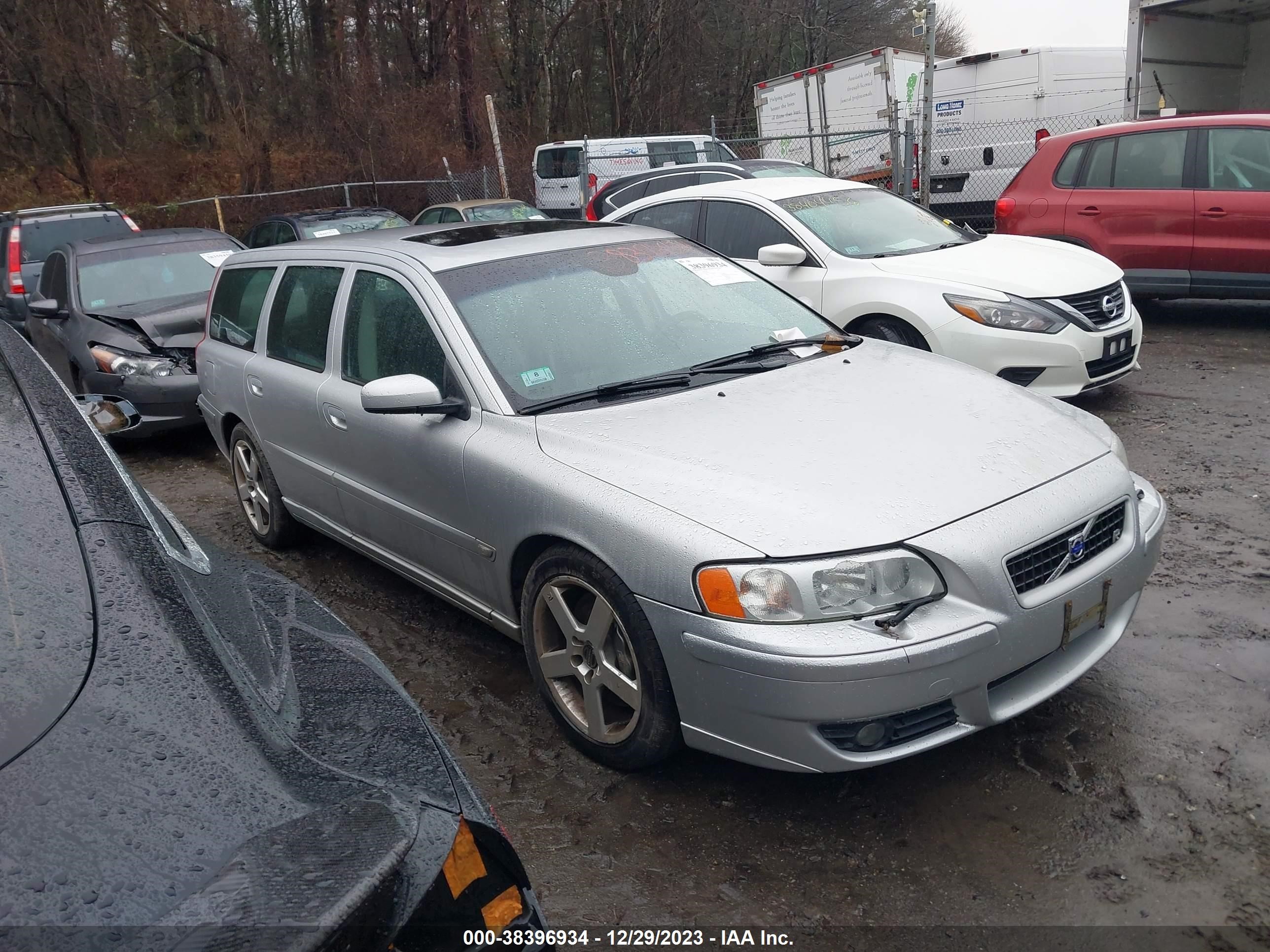 VOLVO V70 2005 yv1sj527852509255