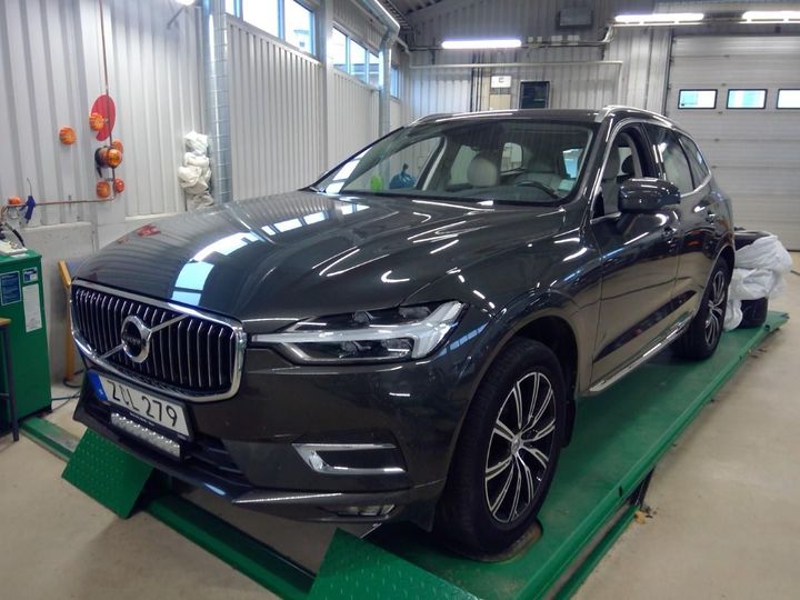 VOLVO XC60 2018 yv1uz68ucj1057858