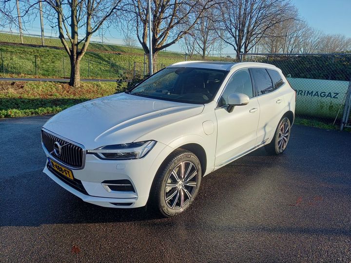 VOLVO XC60 2017 yv1uzbabdj1025102