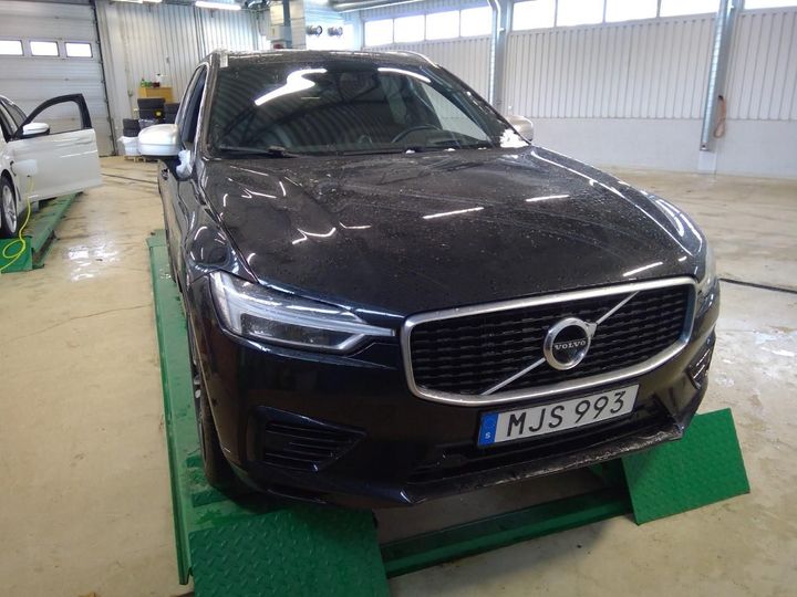 VOLVO XC60 2018 yv1uzbabdj1090880