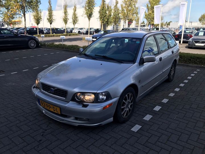 VOLVO V40 2004 yv1vw17k24f108270