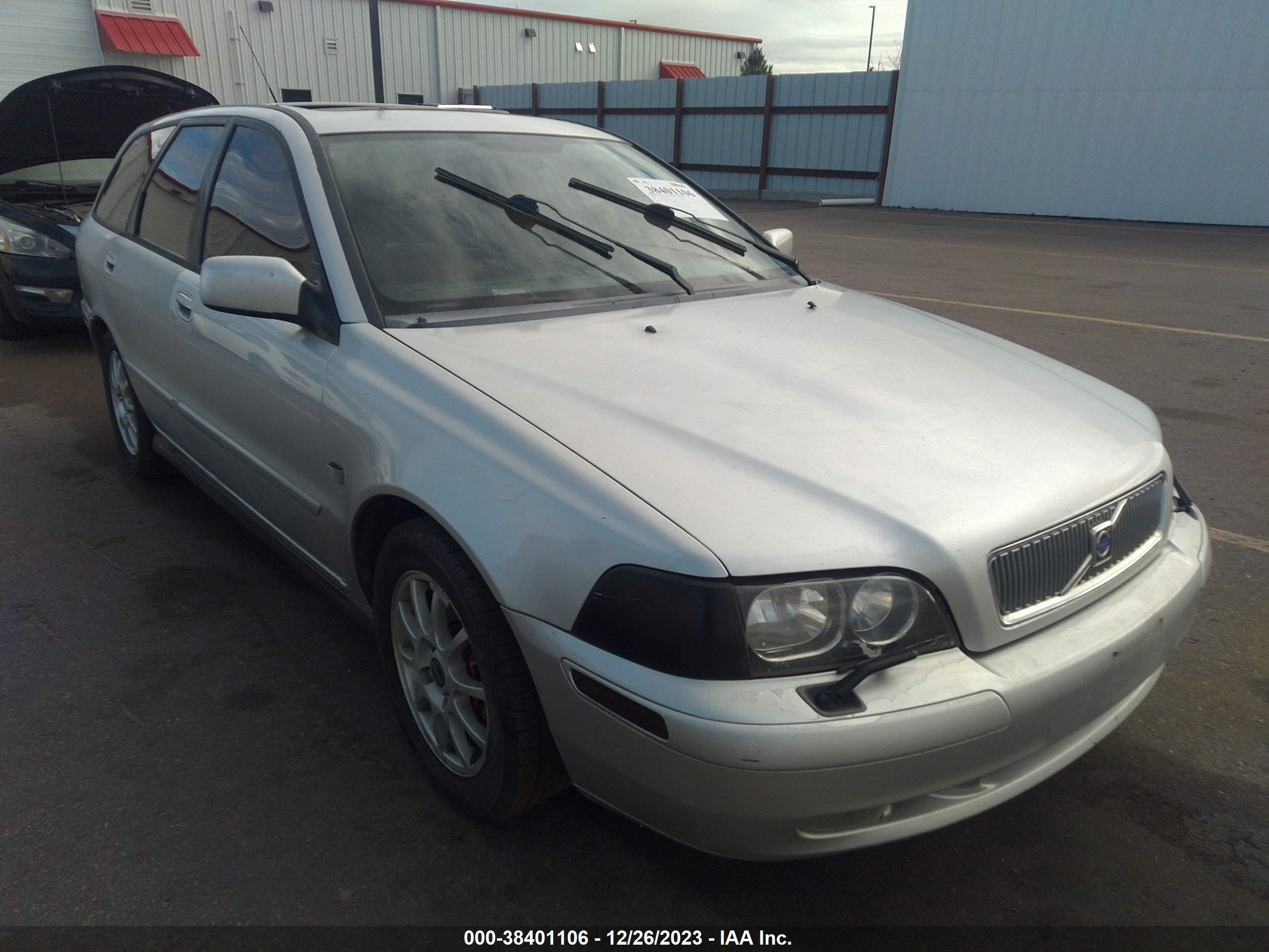 VOLVO V40 2004 yv1vw27524f064149