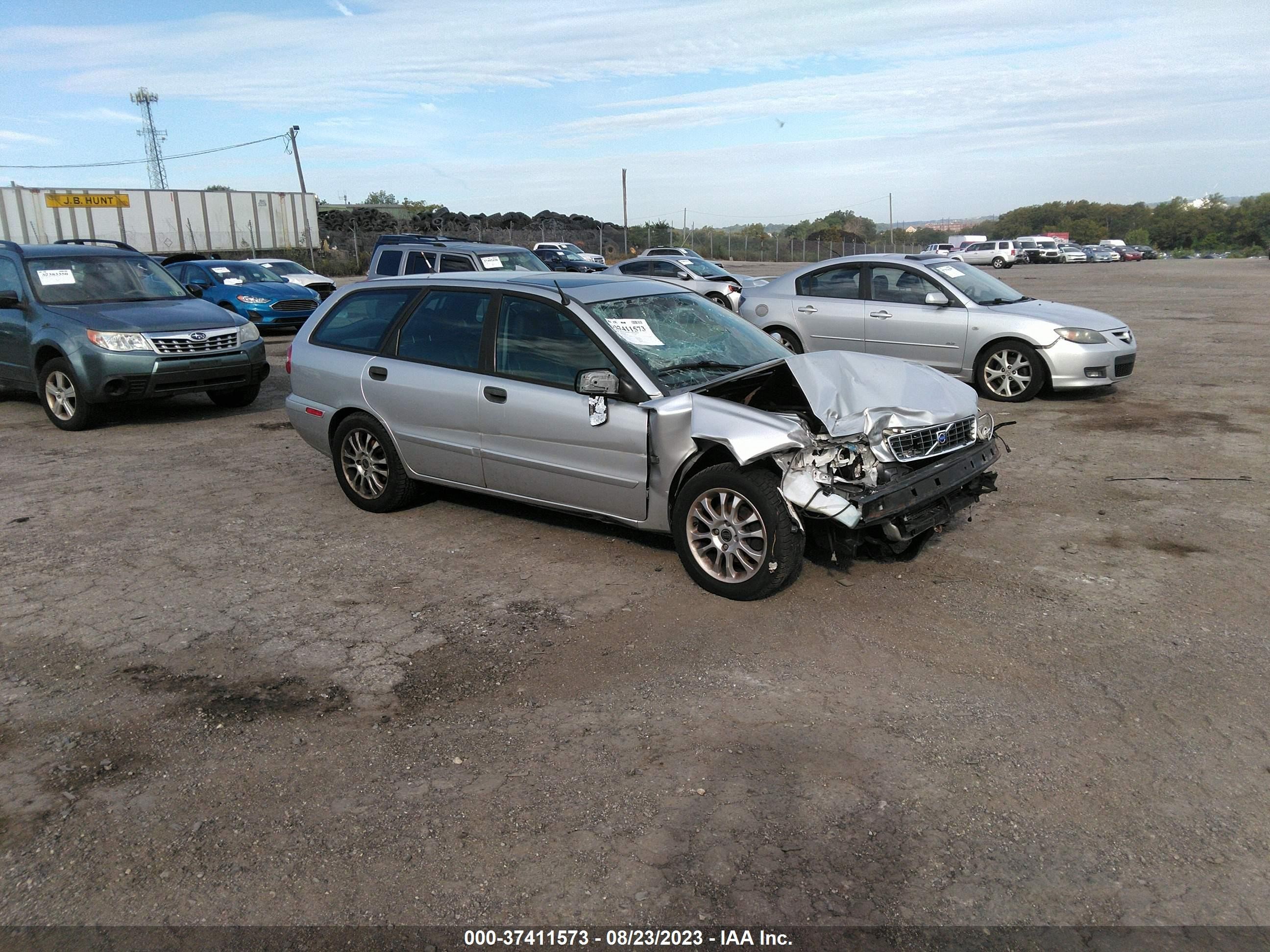 VOLVO V40 2004 yv1vw27564f071556