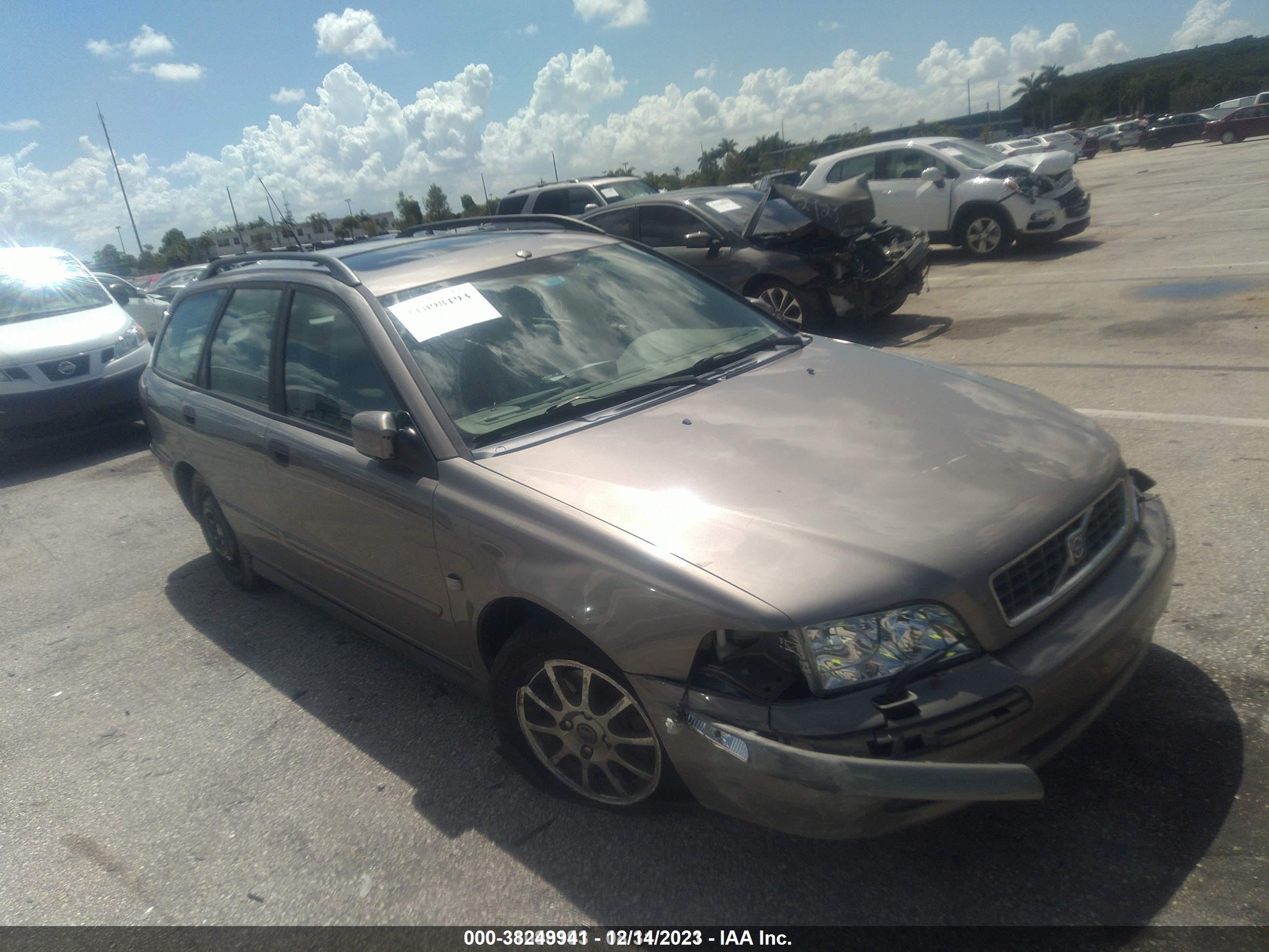 VOLVO V40 2004 yv1vw27574f080783