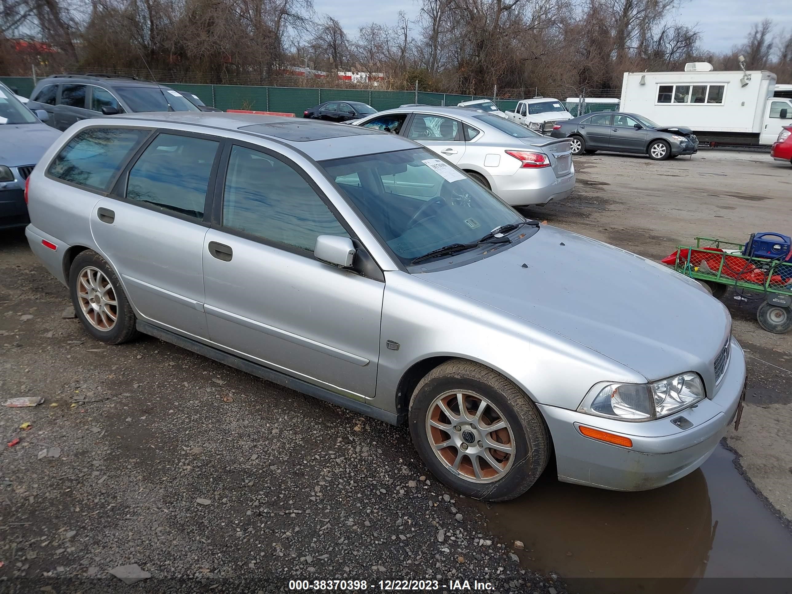 VOLVO V40 2003 yv1vw29563f940247