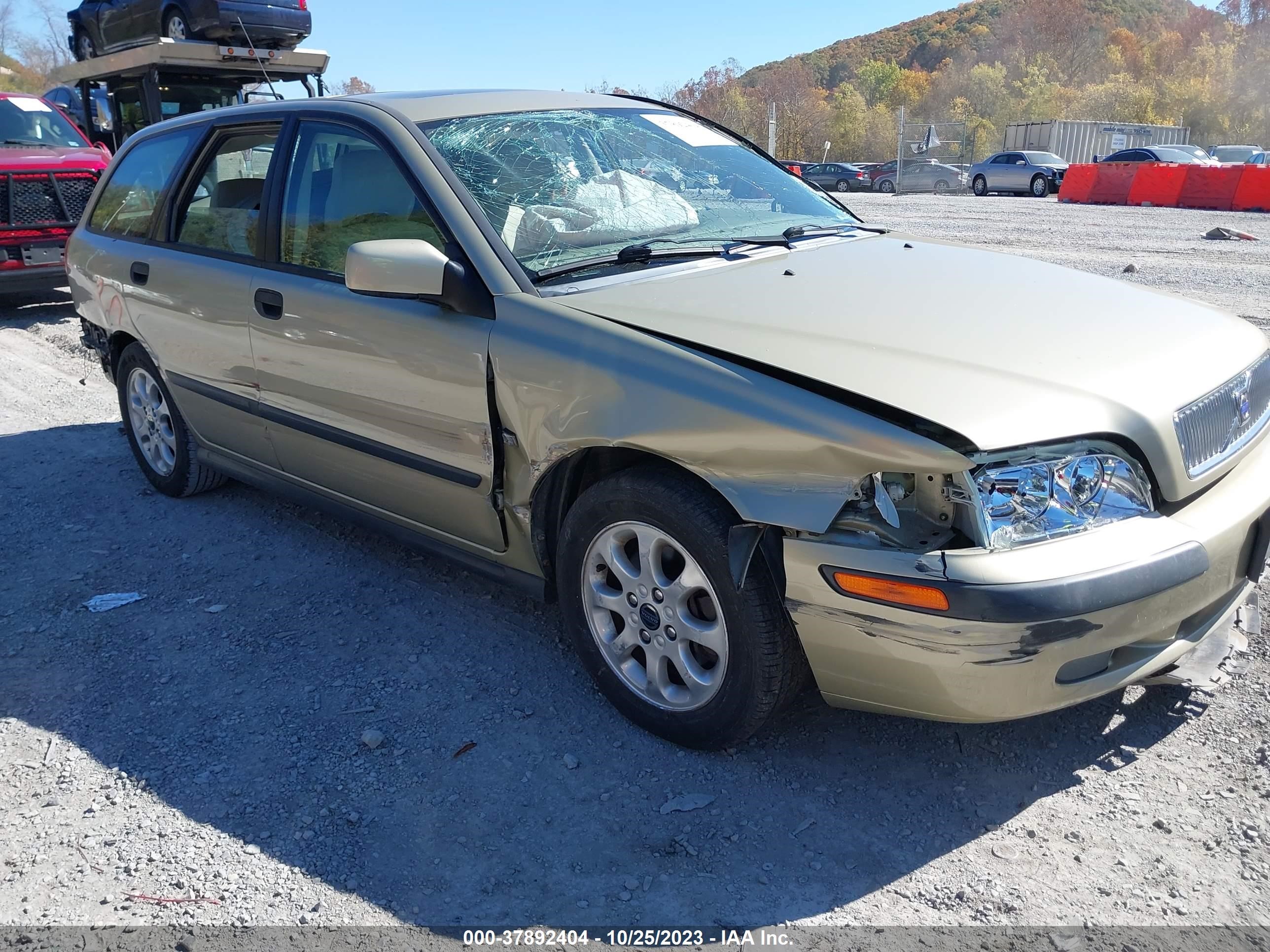 VOLVO V40 2002 yv1vw29582f808878