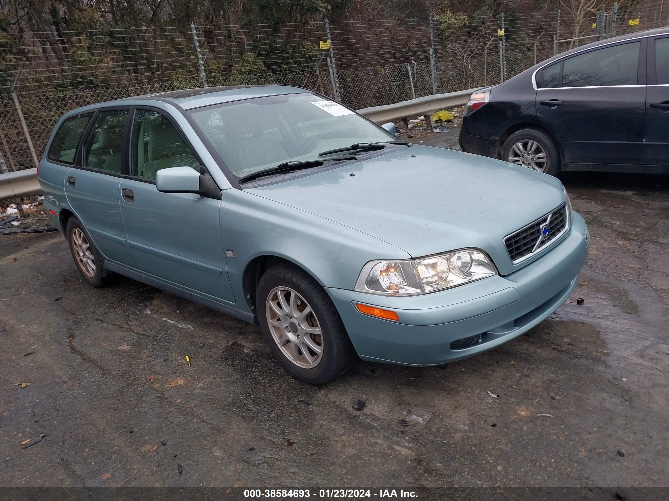 VOLVO V40 2003 yv1vw29593f945068