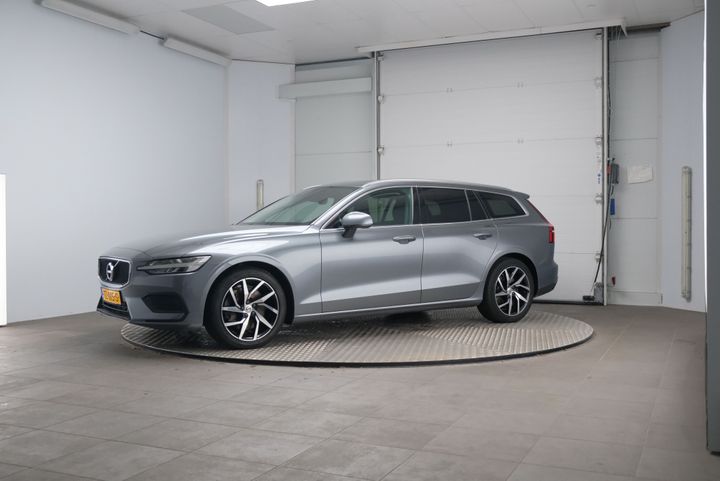 VOLVO V60 2018 yv1zw25udk1022184