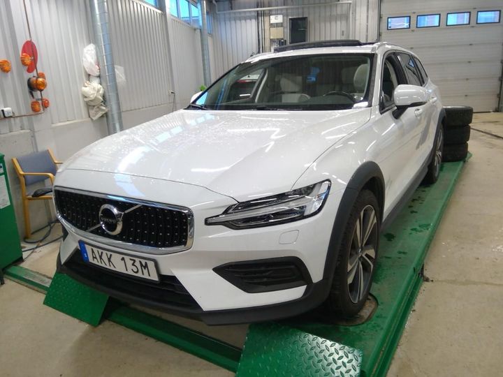 VOLVO V60 CROSS COUNTRY 2019 yv1zza8tck1004090