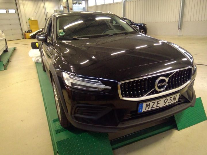 VOLVO V60 CROSS COUNT 2019 yv1zza8vck1002105