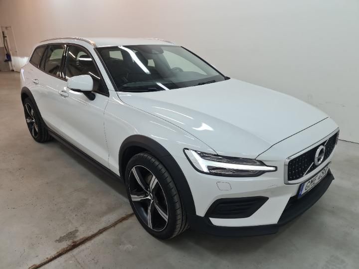 VOLVO V60 CROSS COUNTRY 2019 yv1zza8vck1002157