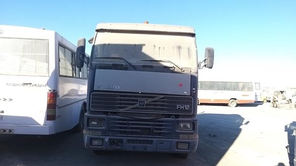 VOLVO FH12 2000 yv2a4daa7yb251207