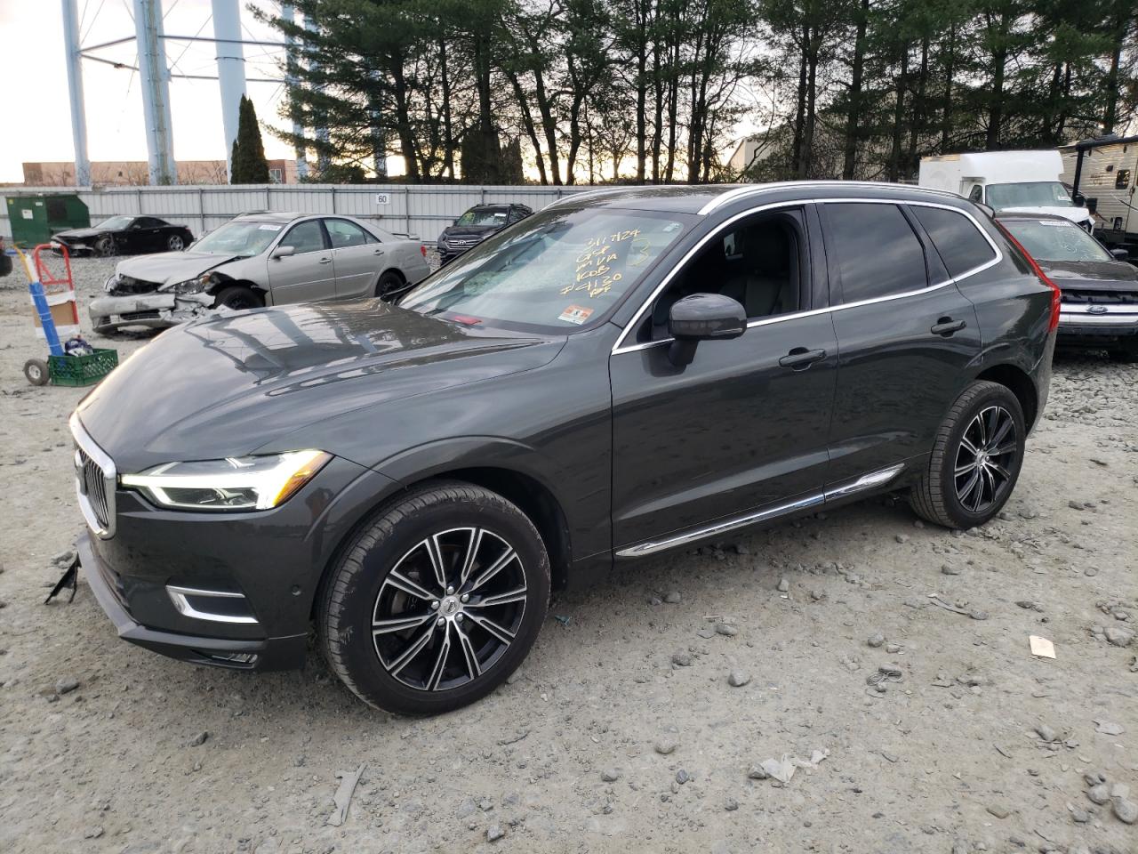 VOLVO XC60 2018 yv4102rl1j1004130