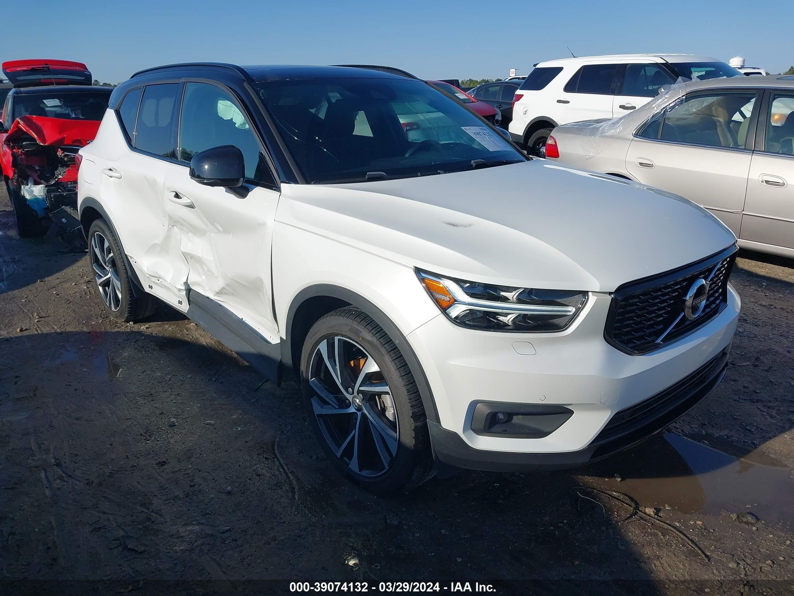 VOLVO XC40 2020 yv4162um2l2262491