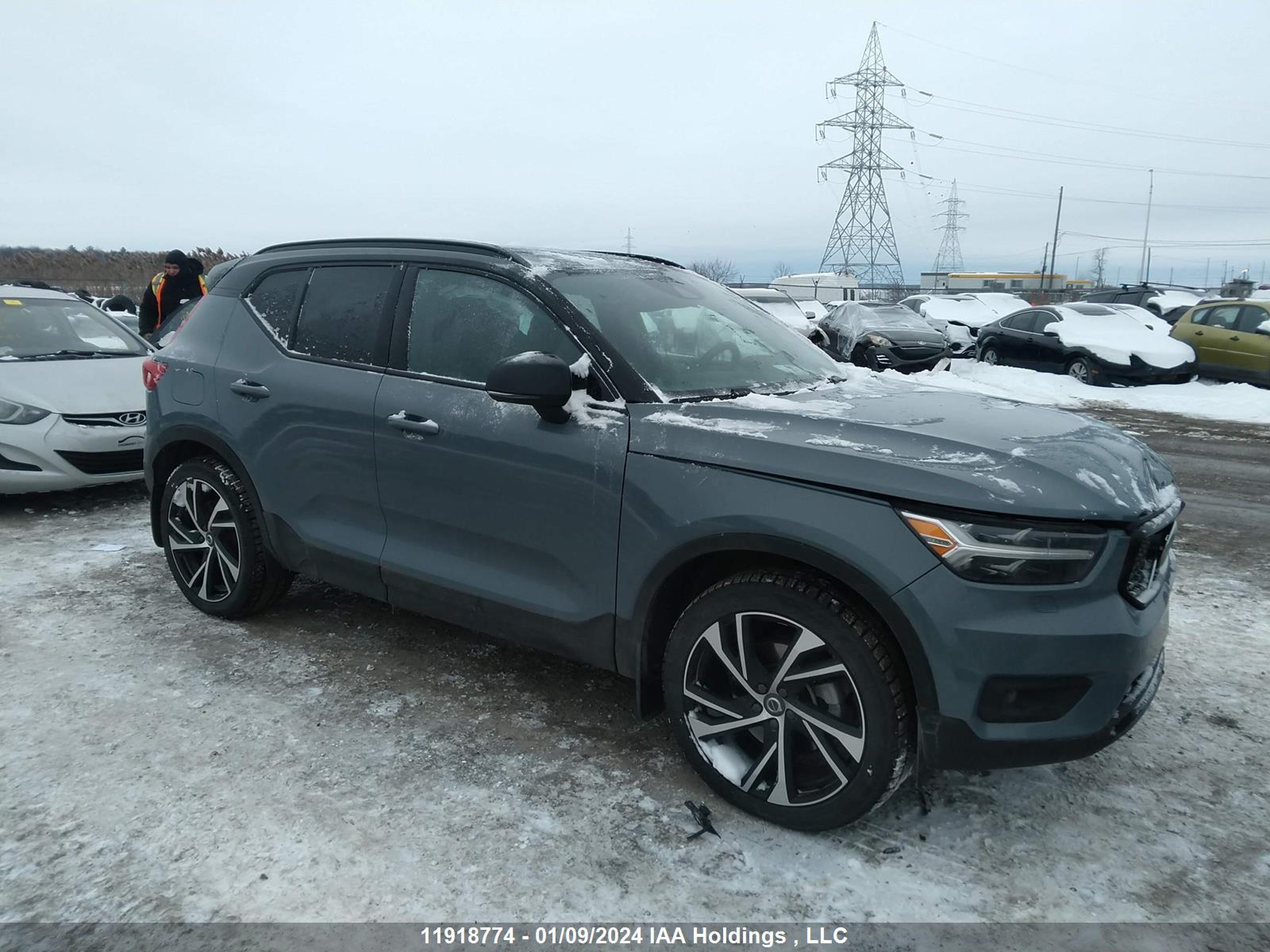 VOLVO XC40 2022 yv4162um7n2764559