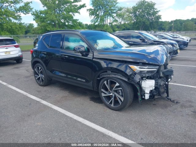 VOLVO XC40 2022 yv4162um7n2790563