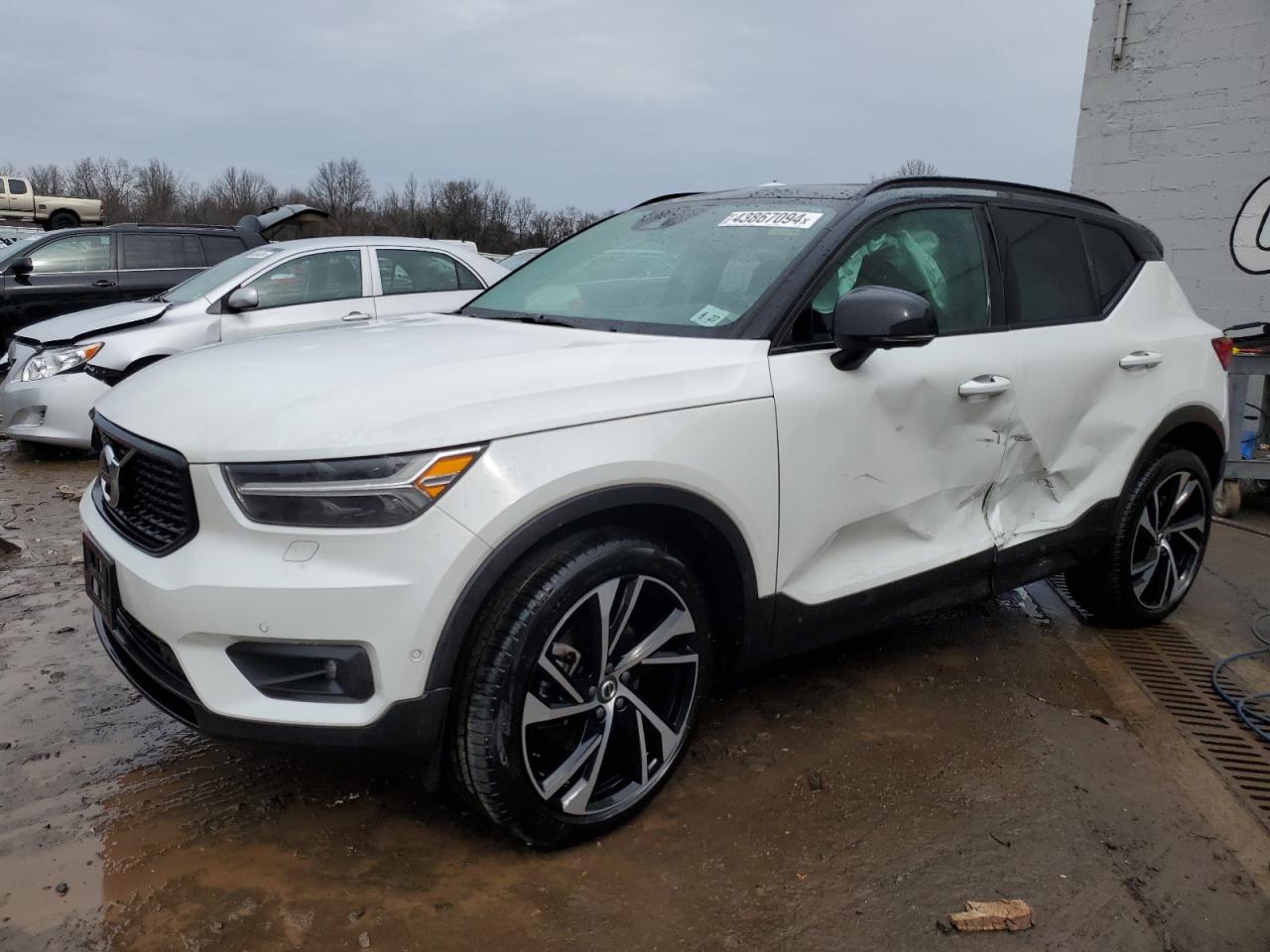 VOLVO XC40 2022 yv4162umxn2732012